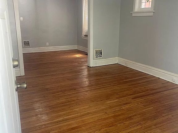 3rd image of 4978 Chippewa St #4978