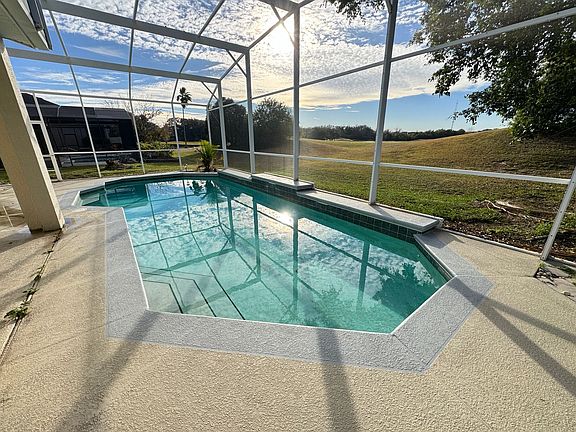 4th image of 2737 Scarborough Dr