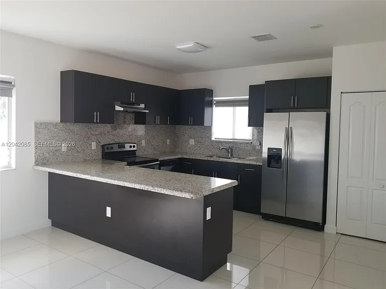 1029 SW 11th Ave — Photo 16