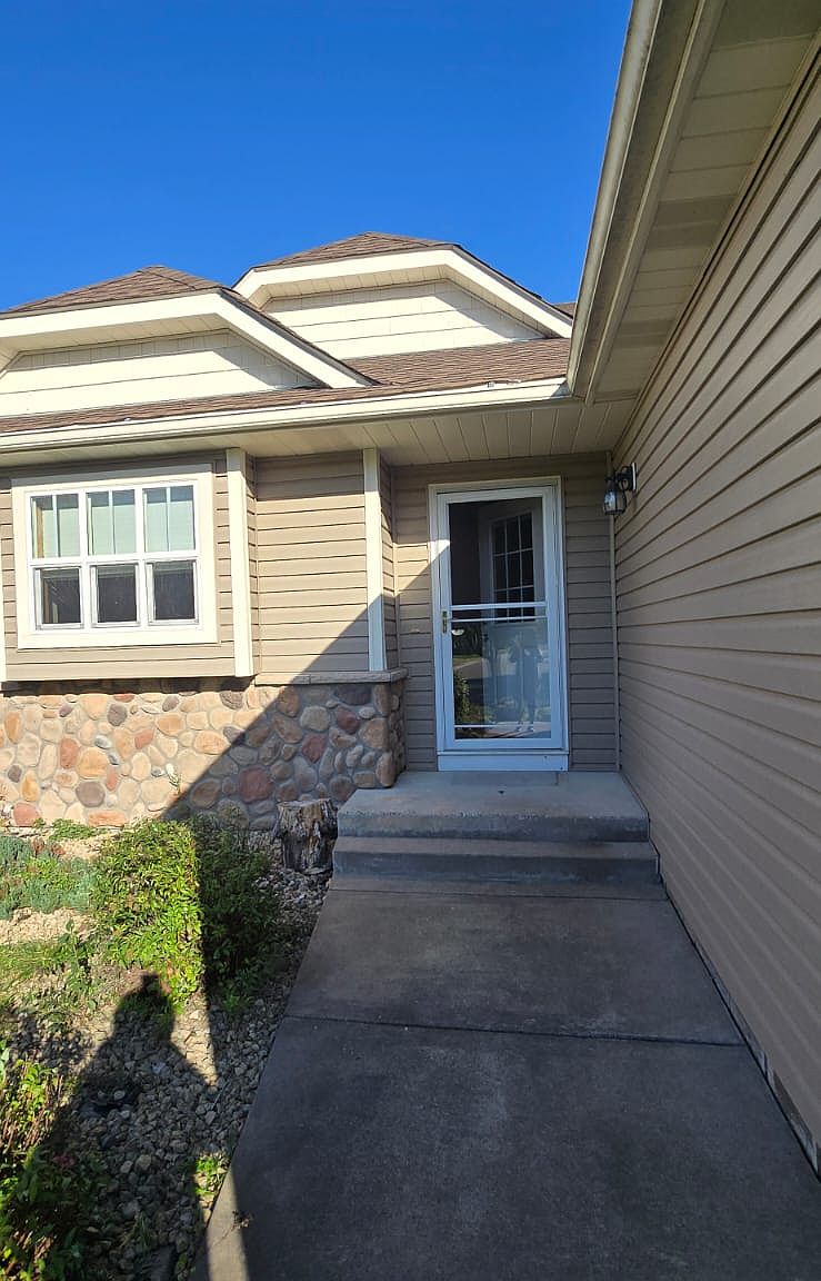 れいてん 7818 Century Trl, Lino Lakes, MN 55014 | Zillow