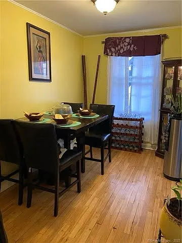 2 bed, 900 sqft, $2,100 — Photo 1