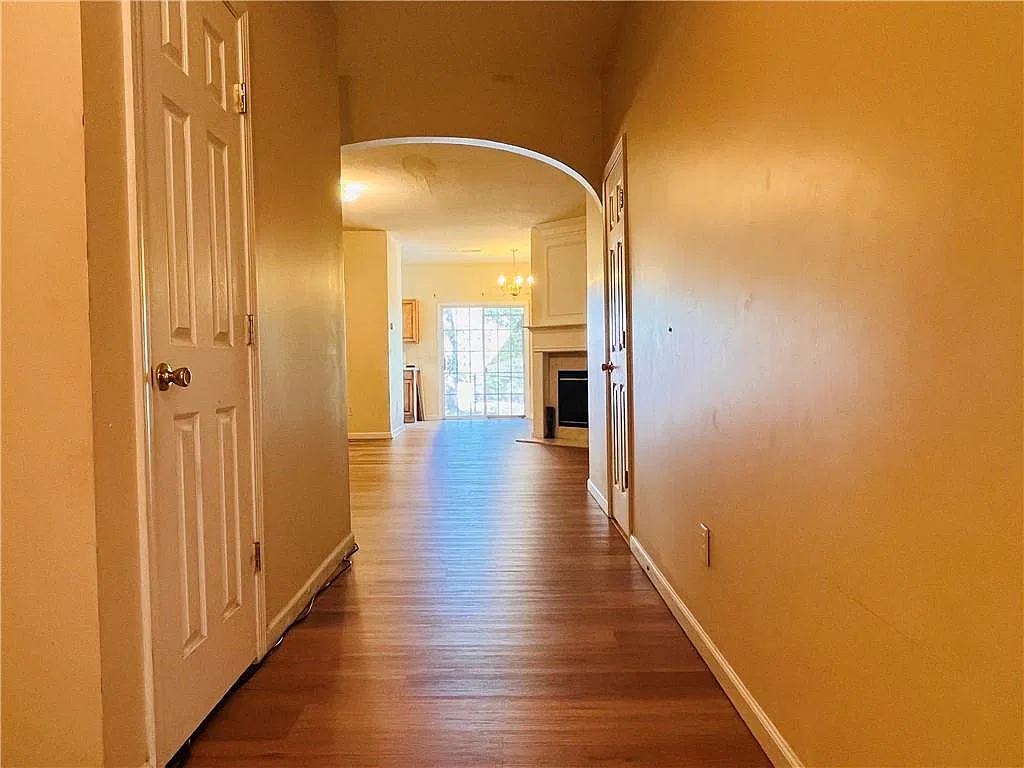 3 bed, 2.5 bath, 1602 sqft, $2,000 — Photo 3