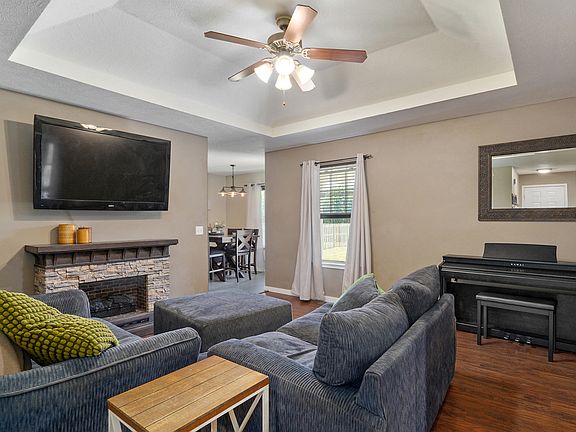 5th image of 548 E Whitethorn Drive