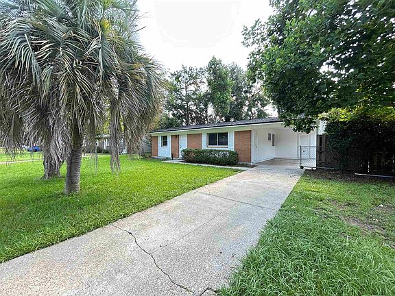 2nd image of 821 Essex Dr