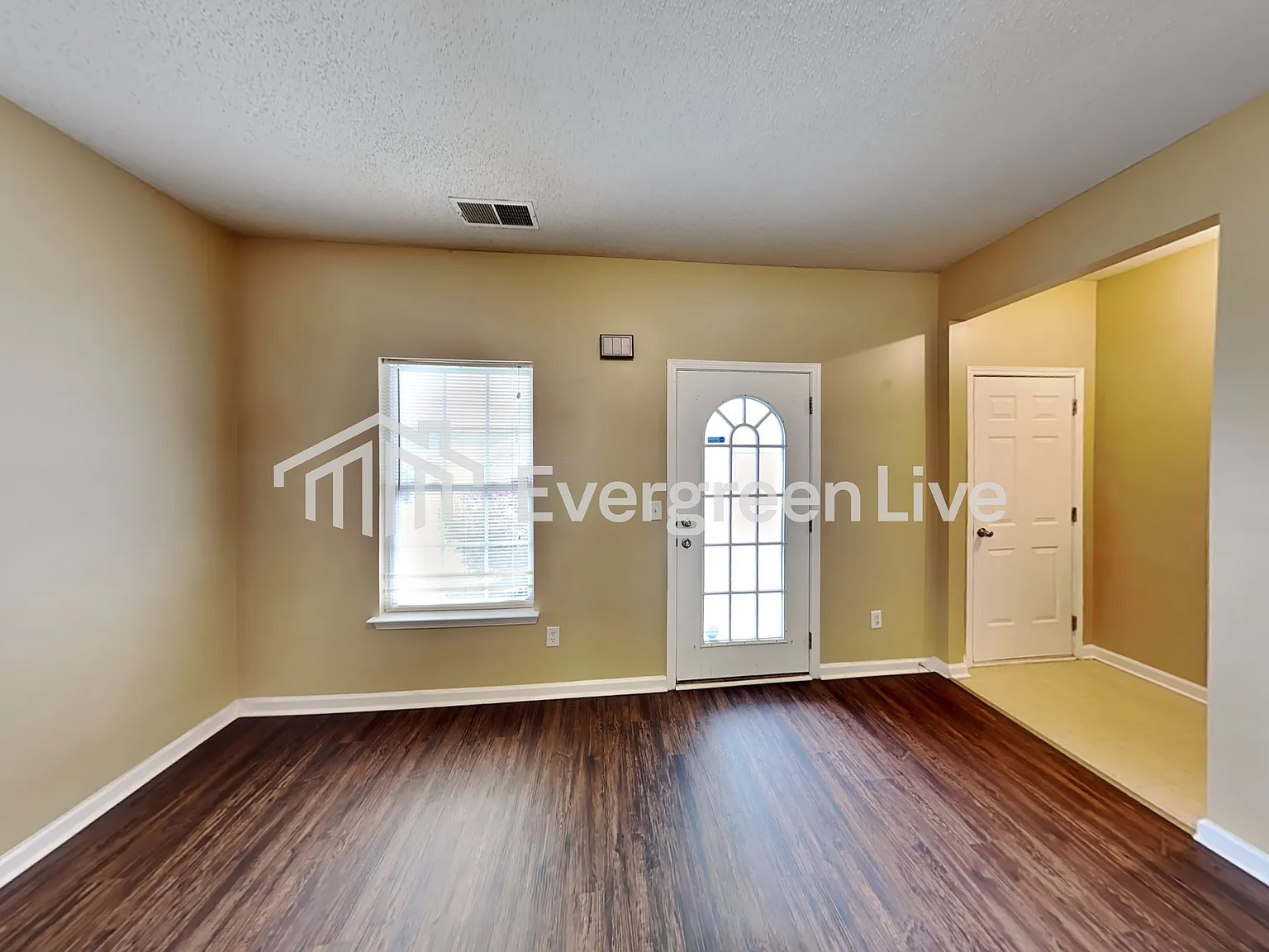 3 bed, 2.5 bath, 1752 sqft, $1,845 — Photo 2