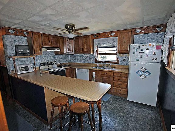 2nd image of 110 E North St