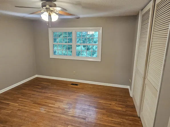400 Davie Rd, Carrboro, NC