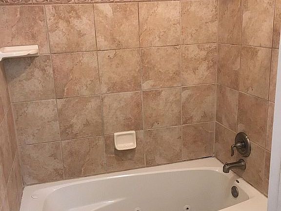 Master Jetted Tub