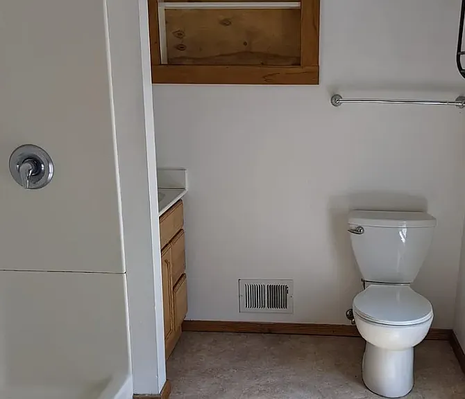 326 E Hickory St — Photo 12