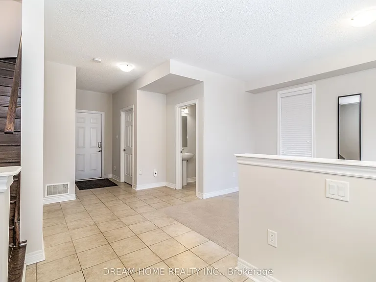 3070 Eberly Woods Dr — Photo 2