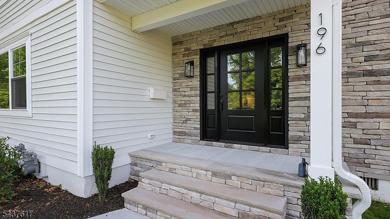 1st image of 196 Vinton Cir