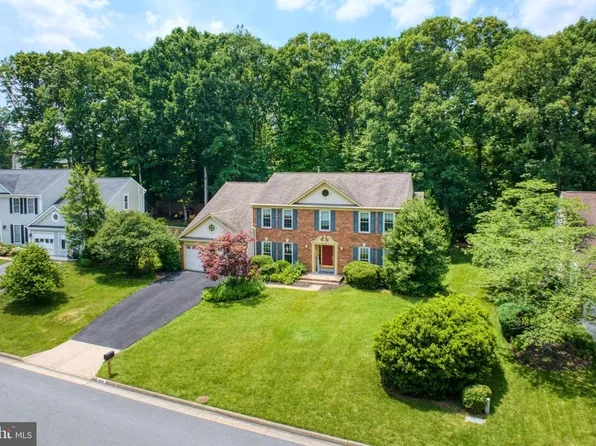 8722 Foxhall Ter, Fairfax Station, VA 22039