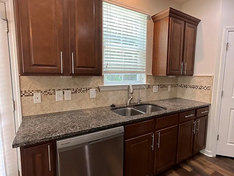 109 Redrock Ct — Photo 11