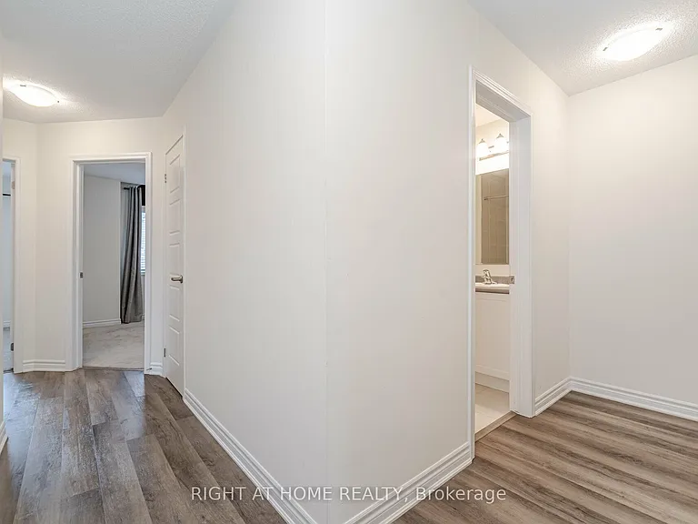 908 Sumac Cres — Photo 23