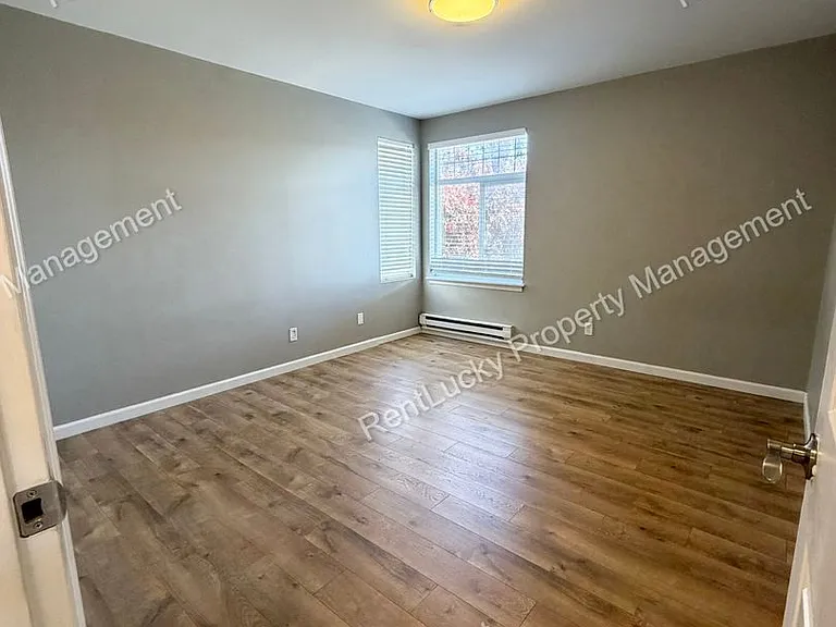 3315 Claremont Ave S — Photo 22