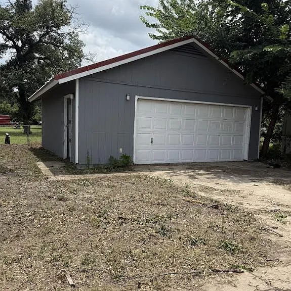 7305 Goodman Ln — Photo 3