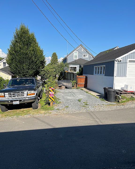 2nd image of 2108 Wetmore Ave