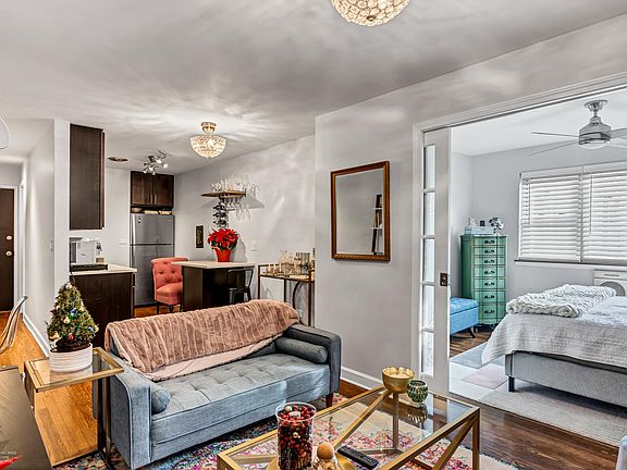 4th image of 420 W Aldine Ave APT 507