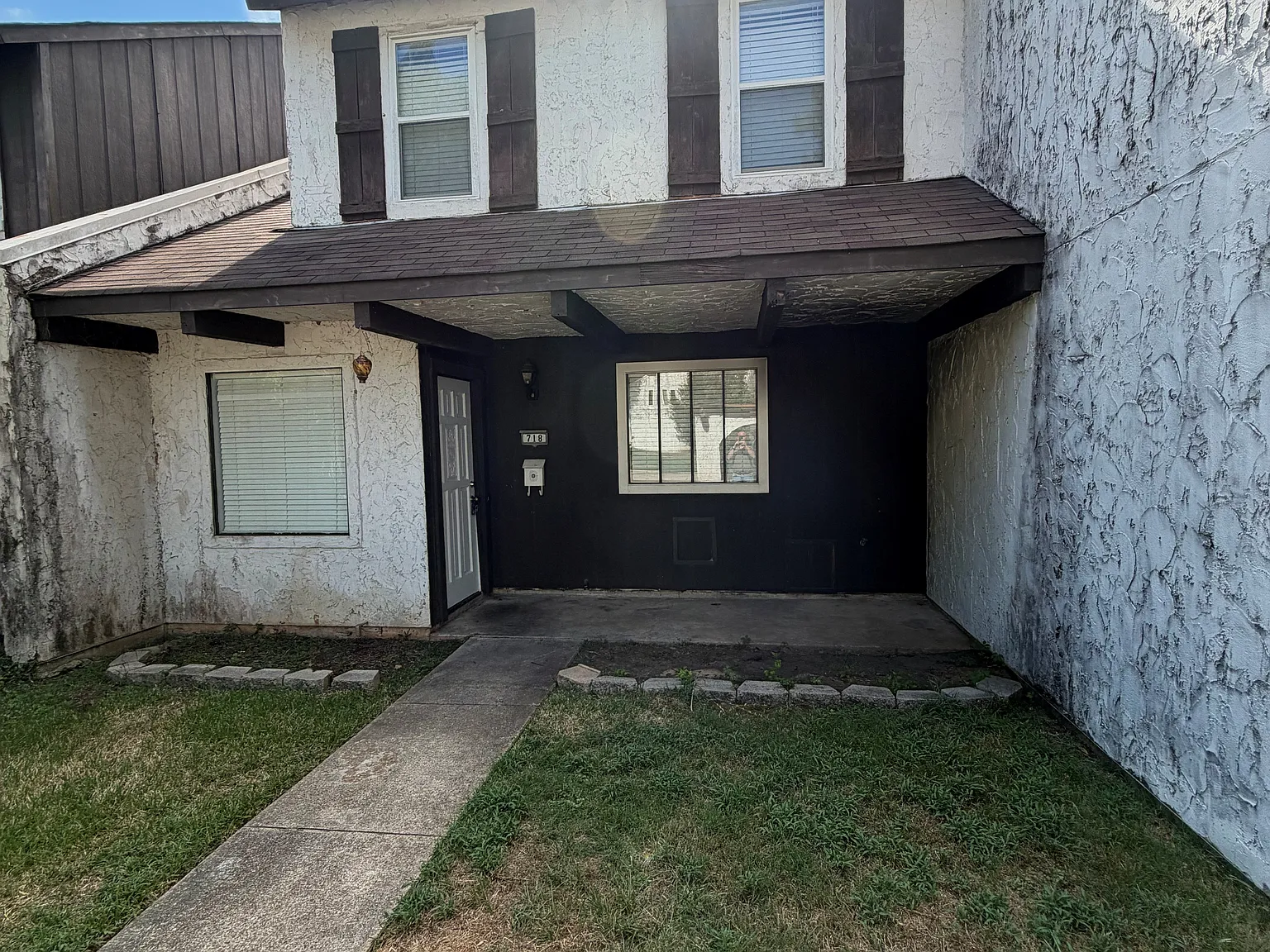 2 bed, 1.5 bath, 1200 sqft, $1,200 — Photo 2