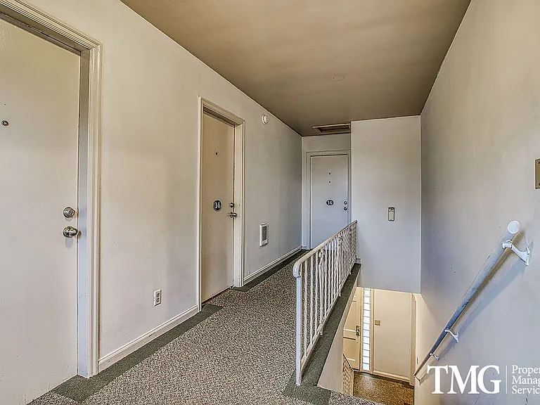 Regency Park Apartments — Photo 10