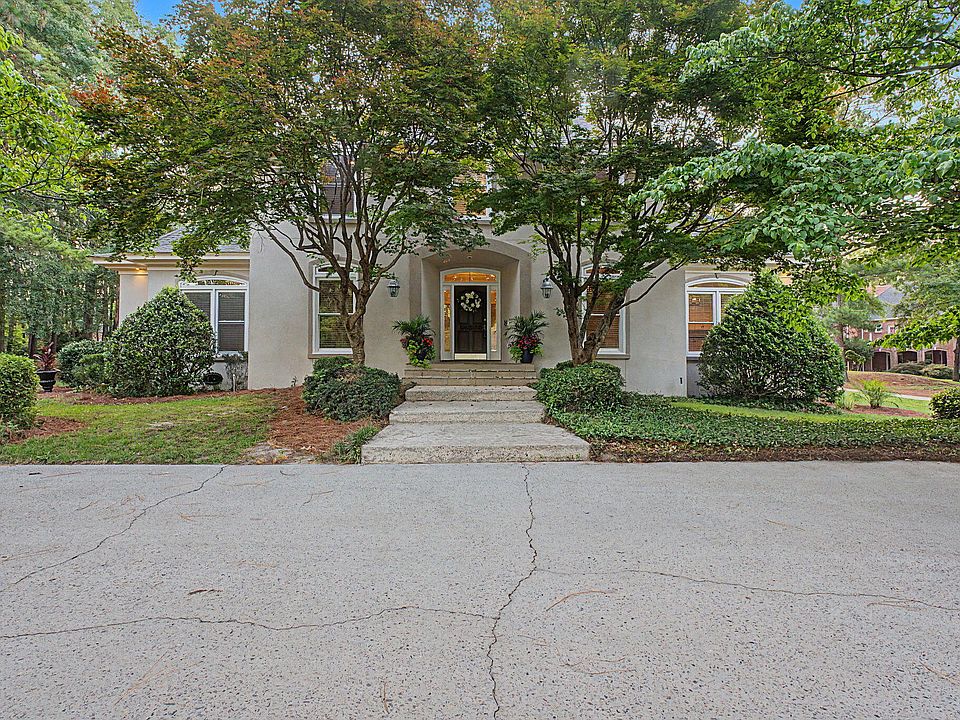 1st image of 325 Magnolia Lake Ct
