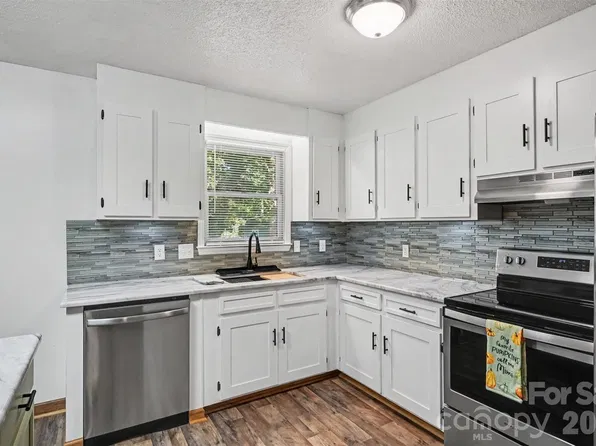 3917 Lake Rd, Charlotte, NC 28269