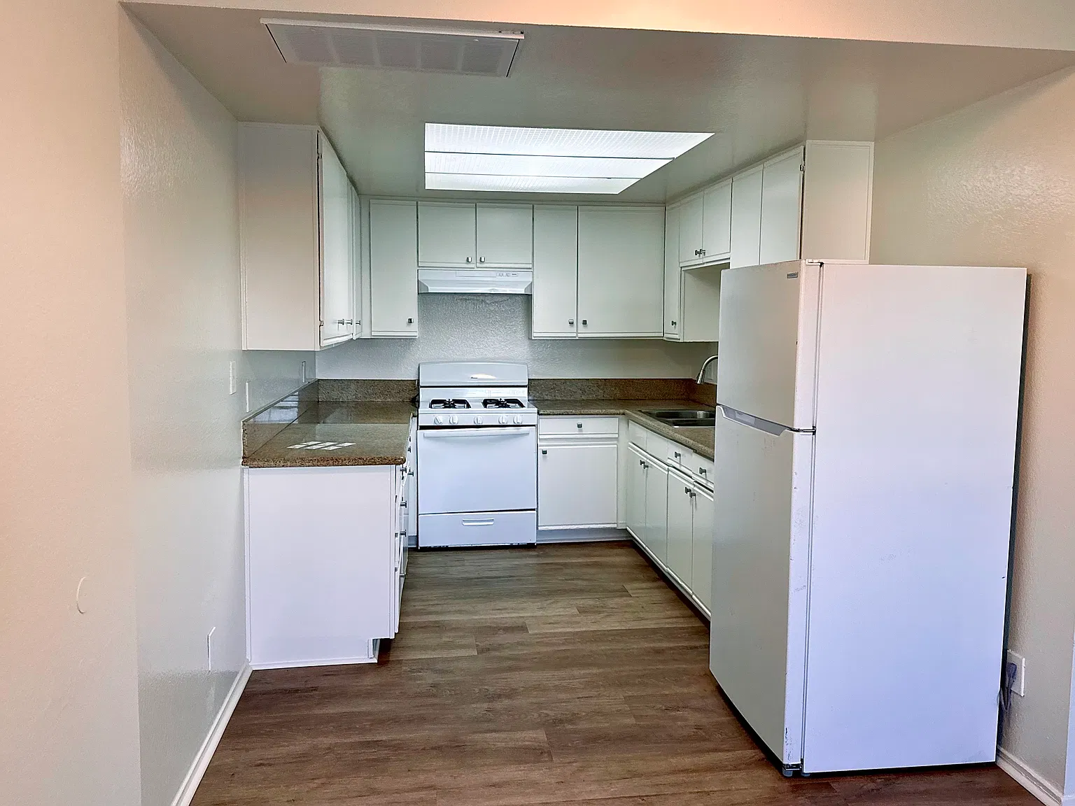 2 bed, 1000 sqft, $2,395 — Photo 3
