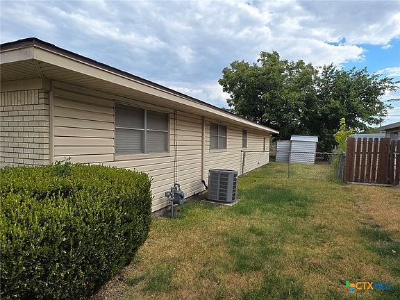 3rd image of 140 Darden Dr