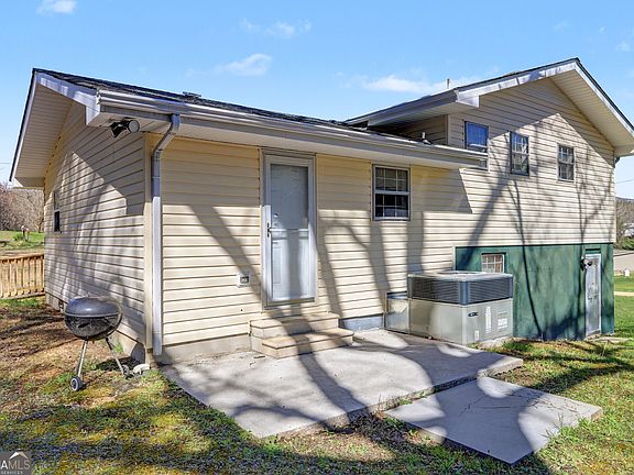 2nd image of 1408 Prospect Rd