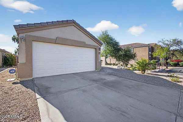 11101 E Abilene Ave — Photo 2