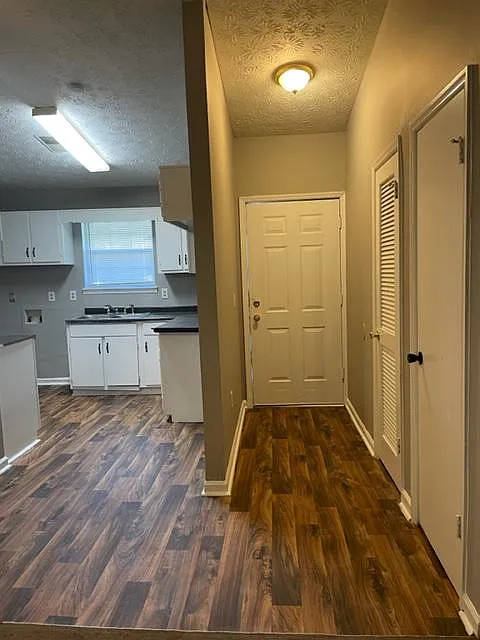 5 bed, 1200 sqft, $1,950 — Photo 3