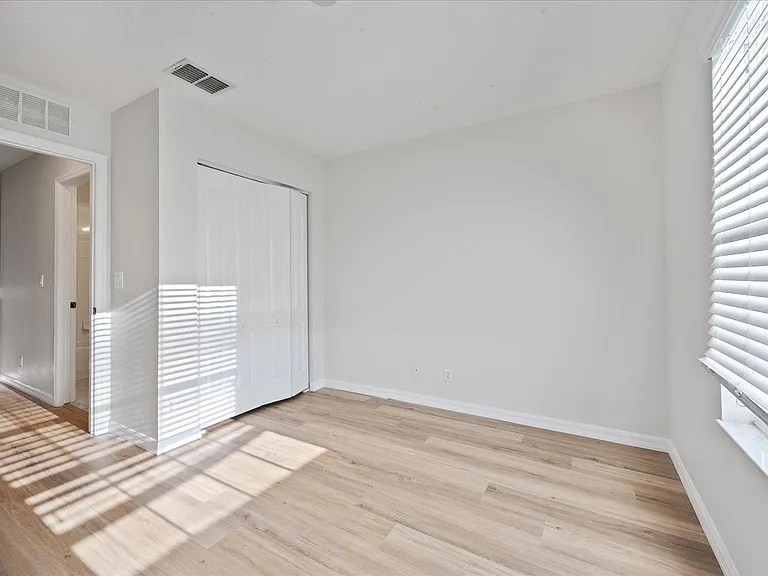 2106 SE Grand Dr — Photo 18
