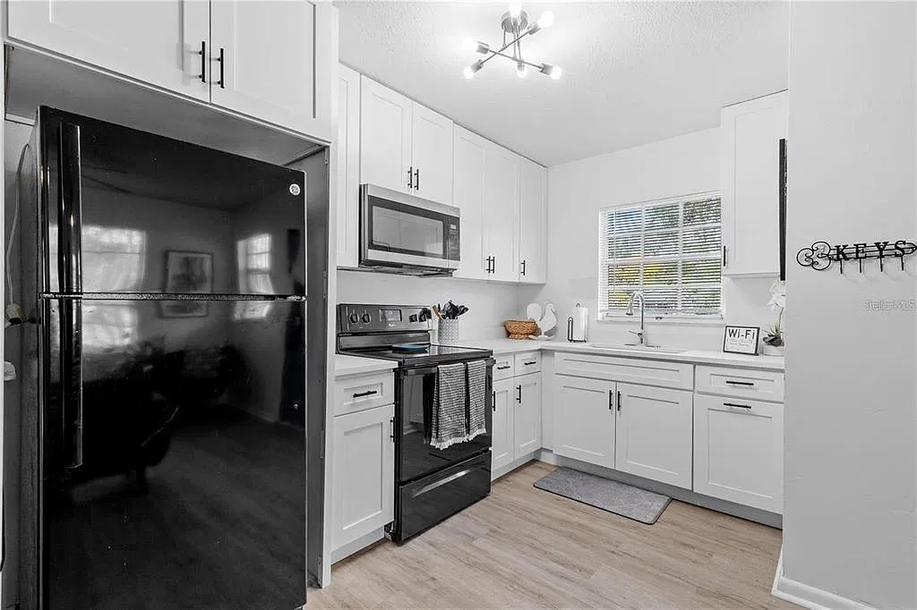2 bed, 1.0 bath, 752 sqft, $1,750 — Photo 3