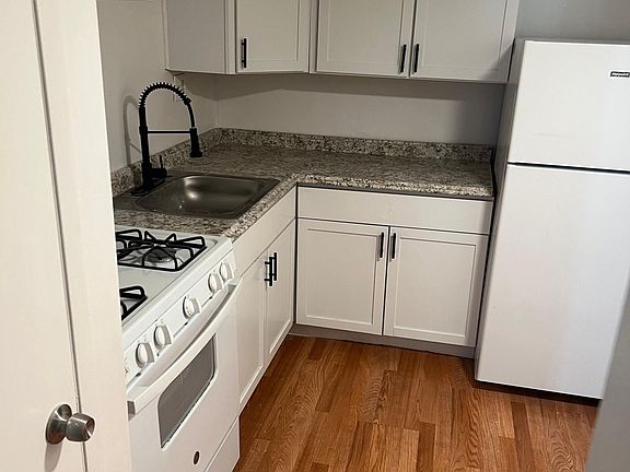 3rd image of 3303 Wood Ave Unit 19