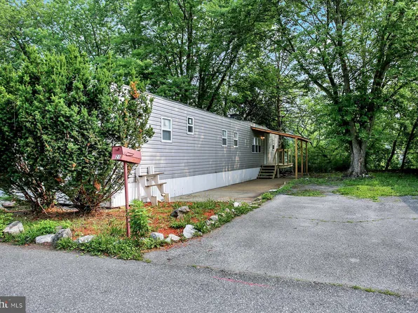 121 Sunrise Dr, Middletown, PA 17057