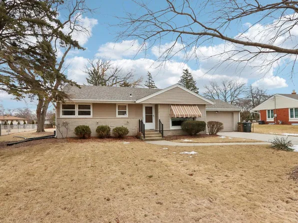 9012 North Iroquois ROAD, Bayside, WI 53217