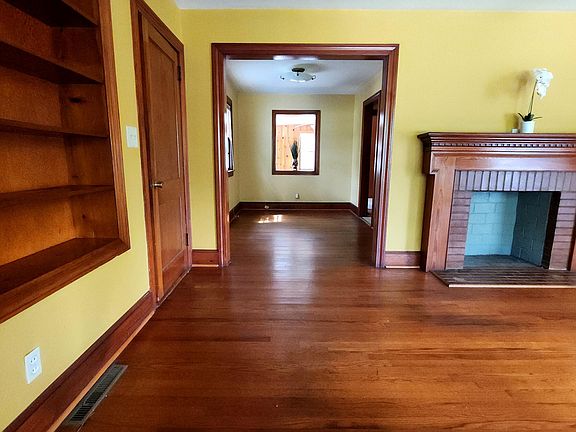 4th image of 207 Millbrook Street