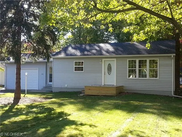 270 E Main St photo 1