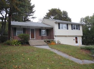 11 Hill Top Dr, Warwick, RI 02818
