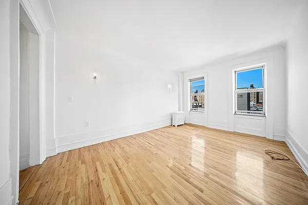 Rented by Bond New York | media 13