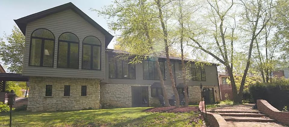 2nd image of 843 Gardenway Dr