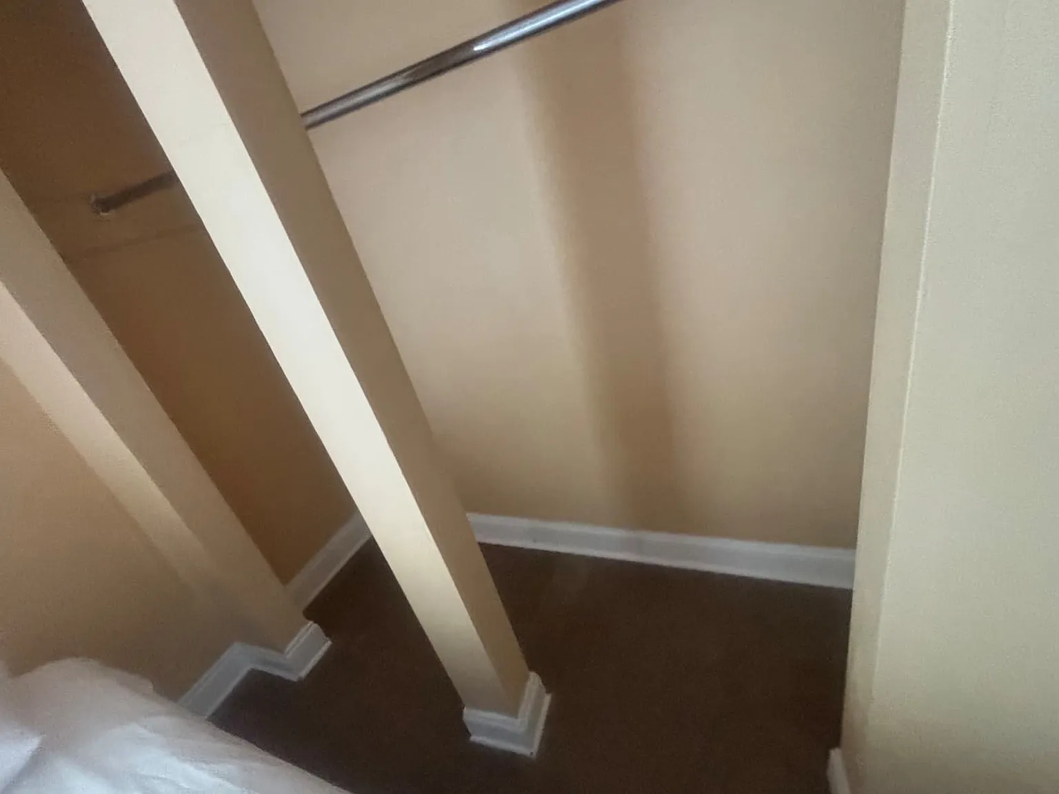 3 bed, 2.5 bath, 2500 sqft, $2,000 — Photo 2