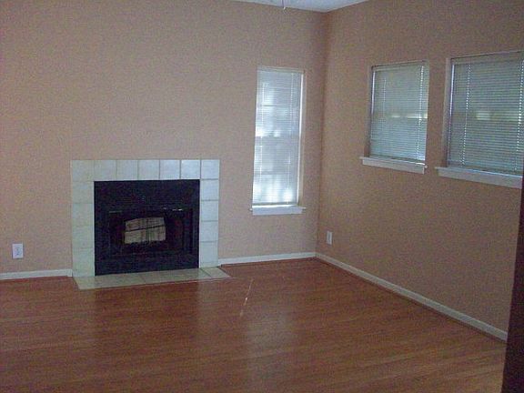 5th image of 210 Oak St Unit 406