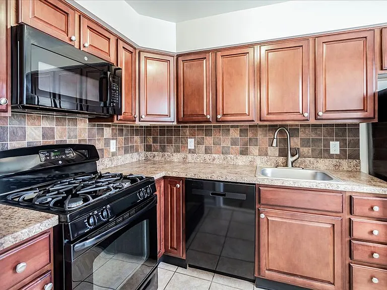 Towne Gardens Townhomes — Photo 66