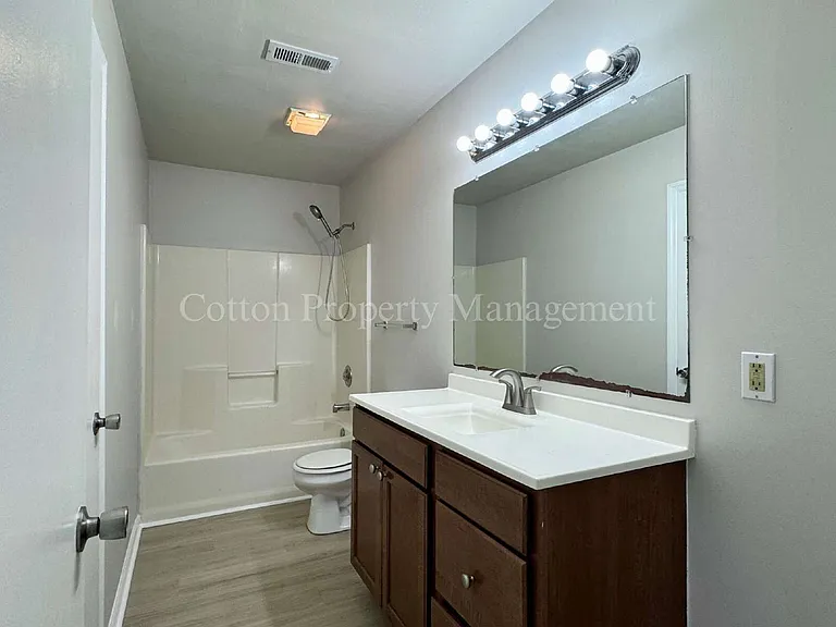 315 S Dudley St #13 — Photo 12