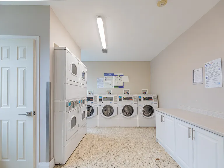 1170 Fennell Ave E — Photo 12