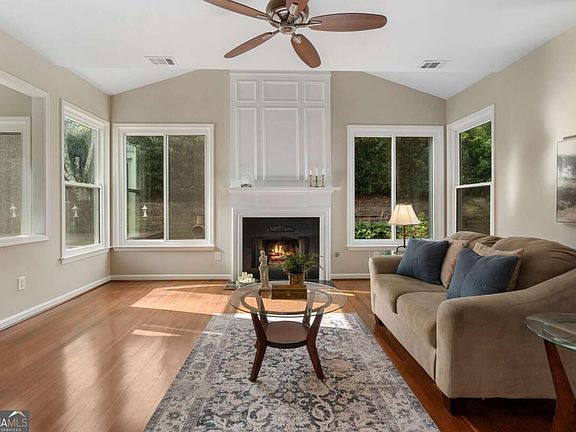 2nd image of 2420 Greyhurst Way SW