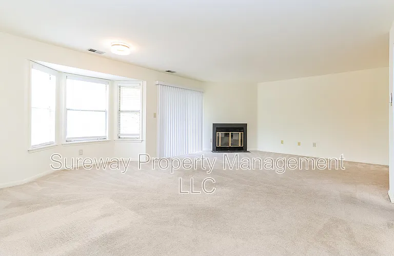 117 Rainier Ct #8 — Photo 3