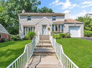 996 Eastlawn Dr, Teaneck, NJ 07666