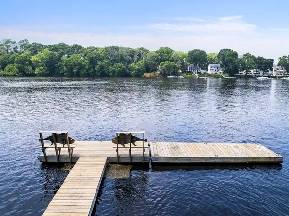 344 Main St, Groveland, MA 01834